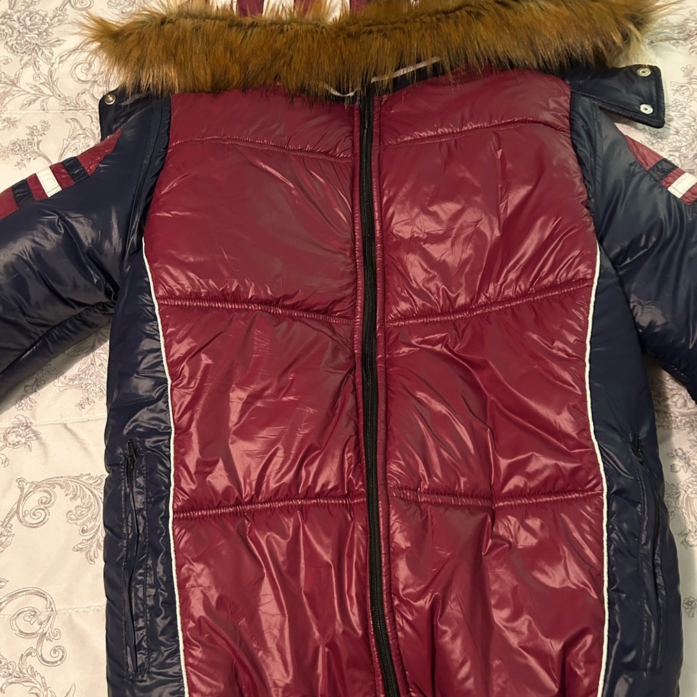 USA Stylish Burgundy and Navy Puffer Jacket with Faux Fur Trim